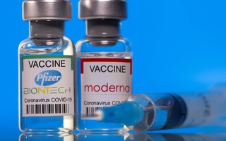Bộ Y tế đề nghị các tỉnh, thành xem xét tiêm trộn vaccine COVID-19 Moderna và Pfizer