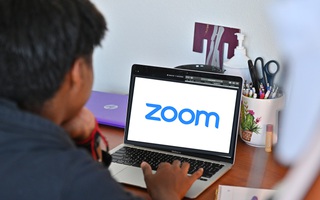 Ứng dụng học online Zoom bỗng dưng bị học sinh lớp 7 đánh giá 2 sao, tưởng thế nào ai ngờ xem lý do suýt trầm cảm