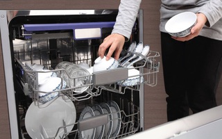 Máy rửa bát giờ đã rất rẻ, dưới 10 triệu đã có 6 lựa chọn khác nhau, có loại sale “tới bến” gần 50%