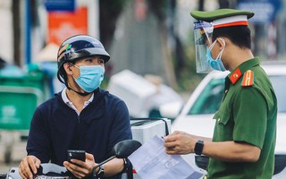 Hà Nội: Xem xét dừng kiểm tra giấy đi đường ở 19 quận, huyện bình thường mới