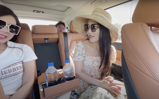 Vợ triệu phú đô la Vương Phạm: Học rất giỏi, lương cả chục nghìn USD nhưng chồng không cho đi làm
