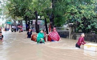 Một người mất tích, gần 700 ngôi nhà bị ngập, dân di dời khẩn cấp do mưa lớn ở Nghệ An