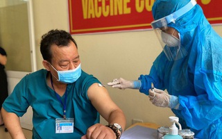Hà Nội: Gần 1 triệu người tiêm đủ 2 mũi vaccine, hơn 300 người liên quan ca F0 tử vong âm tính