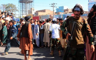 Taliban treo thi thể tội phạm giữa quảng trường, báo hiệu sự quay lại của luật lệ hà khắc