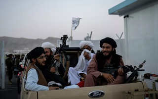 Taliban cấm người dân Afghanistan cạo râu và để kiểu tóc sành điệu