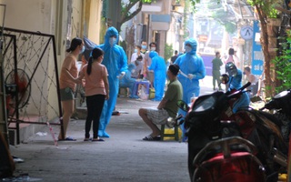 Hà Nội: Phong tỏa chợ cóc ở Hà Đông nơi ca dương tính SARS-CoV-2 từng tới mua thịt