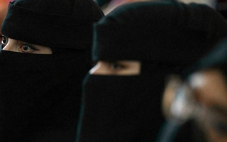Taliban yêu cầu nữ sinh viên đại học mặc trang phục truyền thống