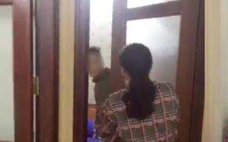 Cùng con trai đến công viên để bắt quả tang chồng ngoại tình, cả hai mẹ con sốc nặng trước danh tính "kẻ thứ 3"