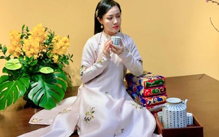 BTV Hoài Anh tiết lộ bộ ảnh Tết 2022, chọn áo dài đơn giản nhưng vẫn giấu được tuổi thật nhờ thần thái 