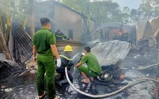 "Ma men" điên cuồng đốt nhà mẹ ruột cháy ra tro