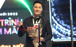 Vợ Mạnh Trường nhảy cẫng khi ông xã đoạt giải VTV Awards, bố nam diễn viên còn hô to con trai vô địch