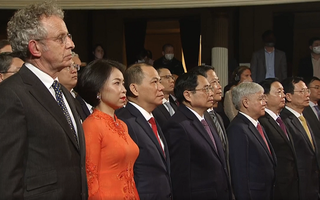 Thuở hàn vi buôn áo gió, mở nhà hàng, bán mì gói của vợ chồng tỷ phú Phạm Nhật Vượng - Phạm Thu Hương ở Liên Xô