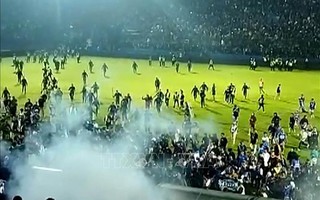 Vụ bạo loạn sân cỏ ở Indonesia: Cách chức Cảnh sát trưởng Đông Java