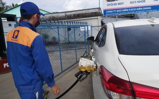 Đi liên tỉnh 45km mua xăng bất thành, tài xế nơm nớp lo ô tô chết máy
