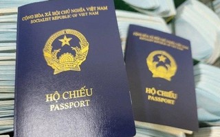 Pháp có quy định mới với hộ chiếu xanh tím than của Việt Nam