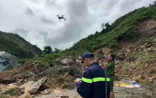 Thiết bị bay, chó nghiệp vụ tìm người mất tích sau sạt lở thủy điện ở Quảng Ngãi