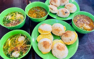 Đến Đà Lạt mà không thưởng thức bánh căn thì phí mất cả chuyến đi