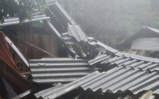 Lũ quét nhấn chìm hàng chục căn nhà ở huyện biên giới Nghệ An, 1 bé 4 tháng tuổi tử vong