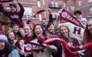 Giáo sư Harvard nói cha mẹ không cần giàu vẫn có thể nuôi dạy con thành “tỷ phú” tương lai
