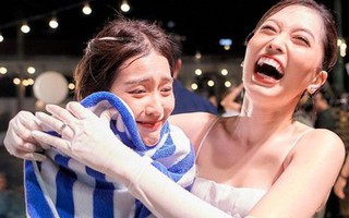 Khả Ngân bị đẩy xuống hồ bơi ở lễ cưới Phương Nga - Bình An