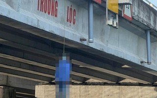 Phát hiện thi thể người đàn ông treo lơ lửng trên cầu