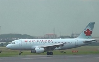 Canada phát hiện gói hàng nghi chất nổ cạnh sân bay Billy Bishop