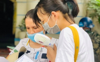 Nhức nhối lạm thu đầu năm học: Chuyện muôn thuở khi nào mới hết?