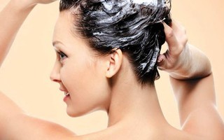 Sai lầm khi gội đầu khiến tóc rụng nhiều 'như lá mùa thu'
