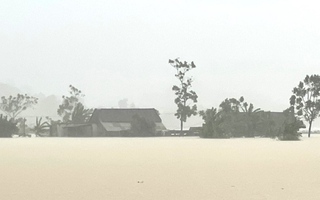 Ngập lụt nghiêm trọng và lũ quét chưa từng có ở Nghệ An