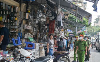 Hà Nội ra quân "giành" lại vỉa hè, trả lại lòng đường phục vụ người dân đi lại