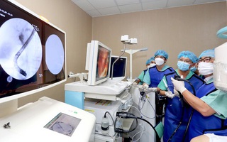 Lần đầu tiên tán sỏi mật trong gan bằng laser qua đường miệng ở miền Trung - Tây Nguyên