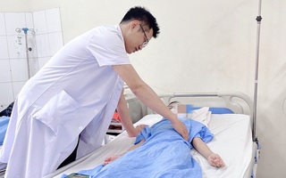 Bé trai 6 tuổi bị sùi mào gà thể nặng