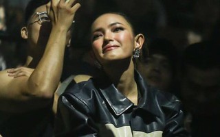 Trực tiếp KOSMIK Live Concert: Binz gửi tặng bài hát cho 1 người đặc biệt, cả khán đài hô to tên "Châu Bùi"