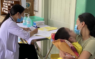 Vì sao trẻ vẫn cần uống đủ vắc xin dù bệnh bại liệt bị thanh trừ từ 22 năm trước?