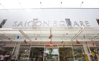 Thu giữ nhiều "đồ hiệu" giả ở Saigon Square