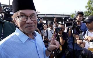 Cuộc đời thăng trầm hơn cả phim của tân thủ tướng Malaysia