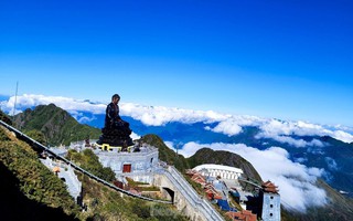 Vì sao dự báo rét đậm rét hại nhưng đỉnh Fansipan nắng chang chang?