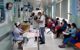 Trẻ mắc hội chứng Tic gia tăng do xem tivi, sử dụng điện thoại nhiều
