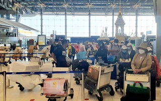 Vé máy bay Tết tăng giá mạnh, hành khách bày chiêu "bay vòng Thái Lan về Hà Nội rẻ hơn"