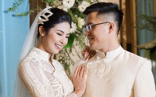 Cô dâu Ngọc Hân xuất hiện xinh đẹp và nổi bật bên chú rể trong tà áo dài tại hôn lễ