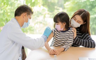 Những câu hỏi thường gặp nhất của cha mẹ về việc tiêm chủng cho bé