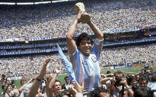 Chuyện kỳ lạ về viên chức trốn việc tới chung kết World Cup, ‘bất tử’ cùng Maradona và mơ cõng Messi