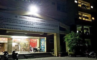Hàng trăm sinh viên nhận thông báo rời ký túc xá giữa trời giá rét để thi công phòng cháy
