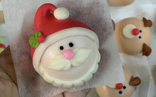 Mẹ đảm làm bánh trôi nước tạo hình chủ đề Noel ngộ nghĩnh khiến trẻ thích mê