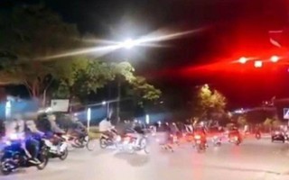 Hơn 50 quái xế gây náo loạn các tuyến phố, dùng hung khí đuổi đánh người dân