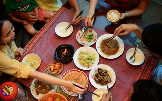 Chỉ cần một bữa ăn có thể nhìn ra tính cách: Người có 4 đặc điểm này không nên kết giao, sớm muộn gì cũng gây ra rắc rối