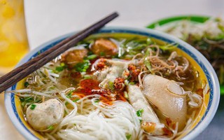 Hoang mang với Clip 'Đổ thức ăn thừa của khách vào nồi bún rồi bán lại'