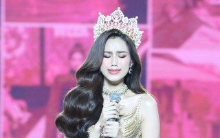 Đỗ Hà khóc không ngừng trong bài phát biểu kết thúc nhiệm kỳ