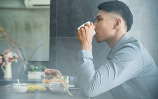 Cho bạn thân vay tiền, 5 năm sau, tôi nhận được món quà bất ngờ ngay trong ngày cưới