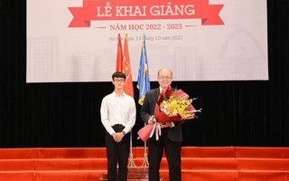 'Chàng trai Đồng' Olympic Vật lý tự nấu ăn và tìm việc khi còn là sinh viên